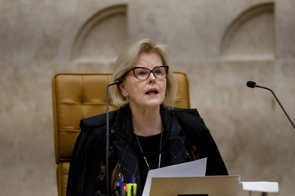 A ministra Rosa Weber preside sessão do STF, em Brasília - Pedro Ladeira / Folhapress